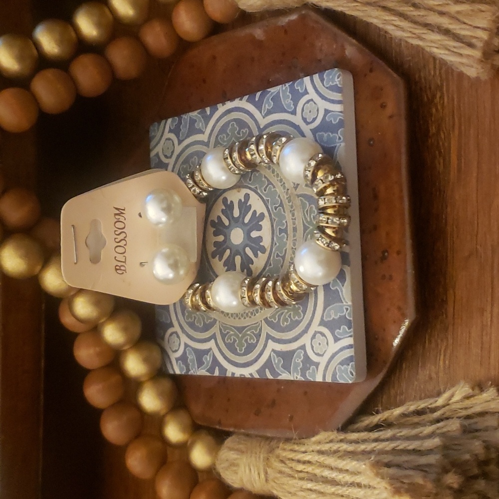 Blosson Bracelet and Pierced Earring Set